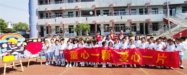 童心一颗  爱心一片