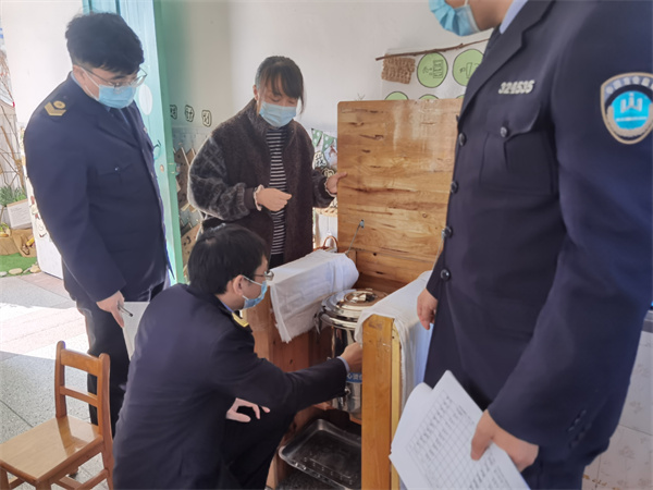 迎卫生检查 促幼儿健康