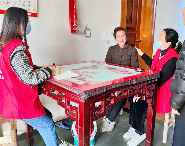 温情关怀暖人心，一枝一叶显真情