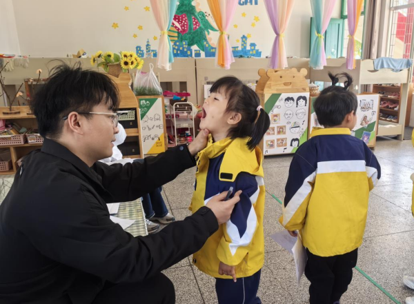 口腔涂氟 保齿健康